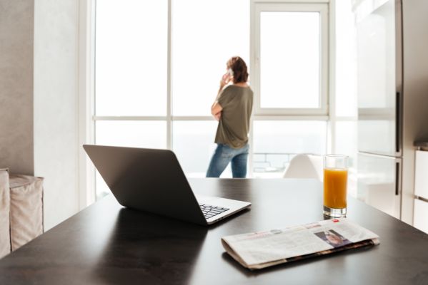 La fin du télétravail total : les entreprises réajustent leur modèle