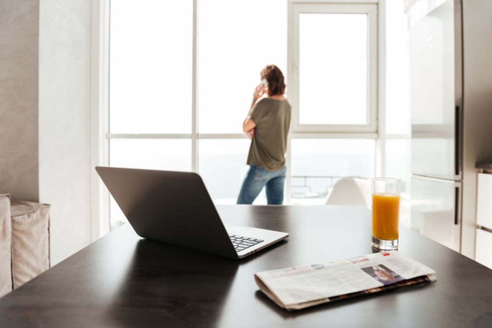 La fin du télétravail total : les entreprises réajustent leur modèle