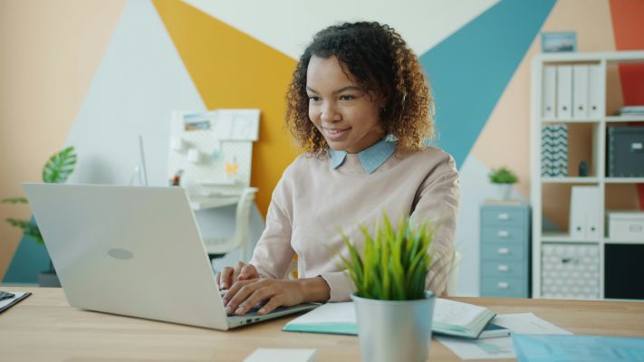 Changer de métier sans repartir de zéro : comment valoriser son expérience lors d’une reconversion ?